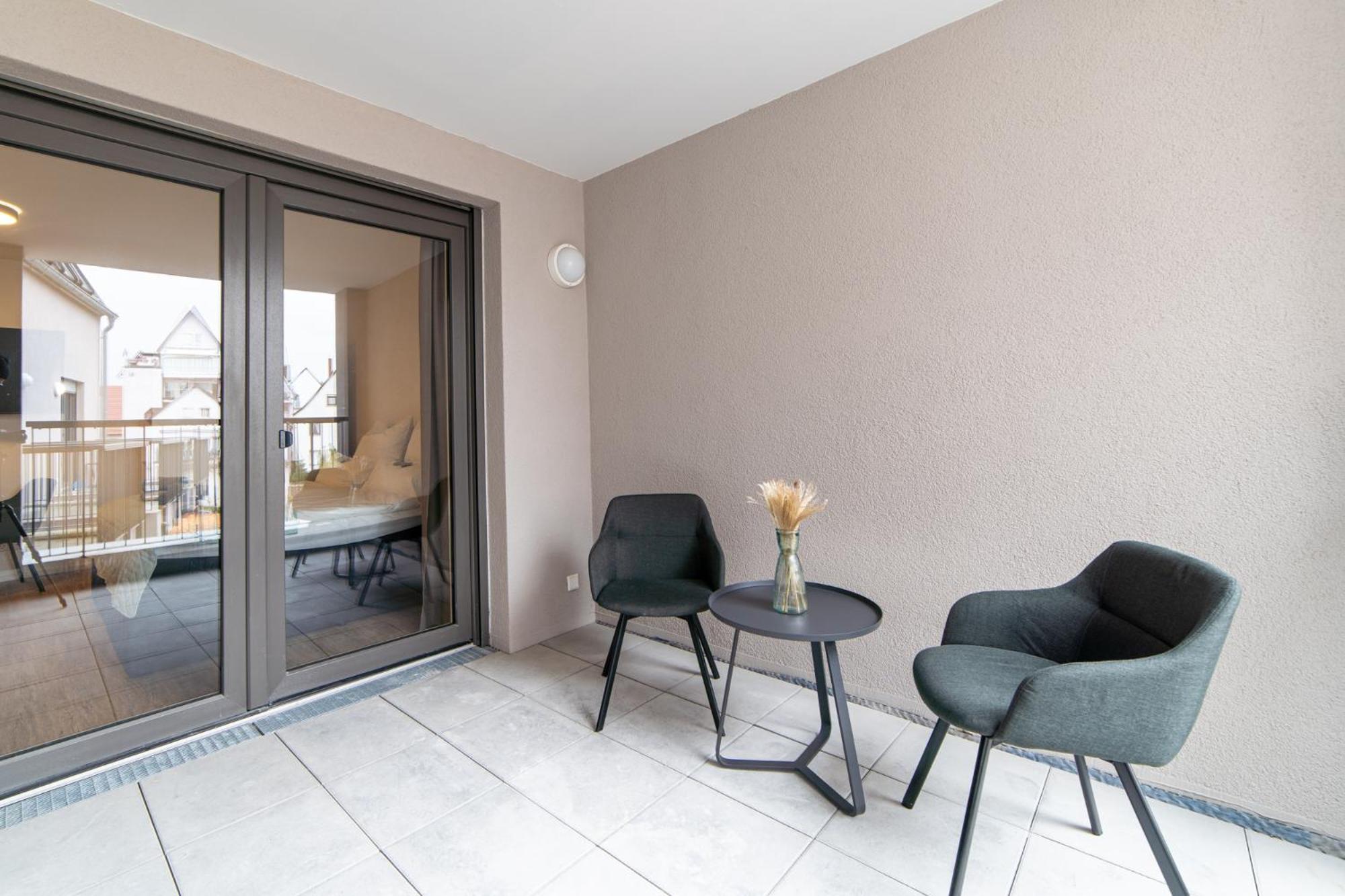 Zentrahome - Balkon Outlet Zentral Smarttv Business Metzingen  Extérieur photo